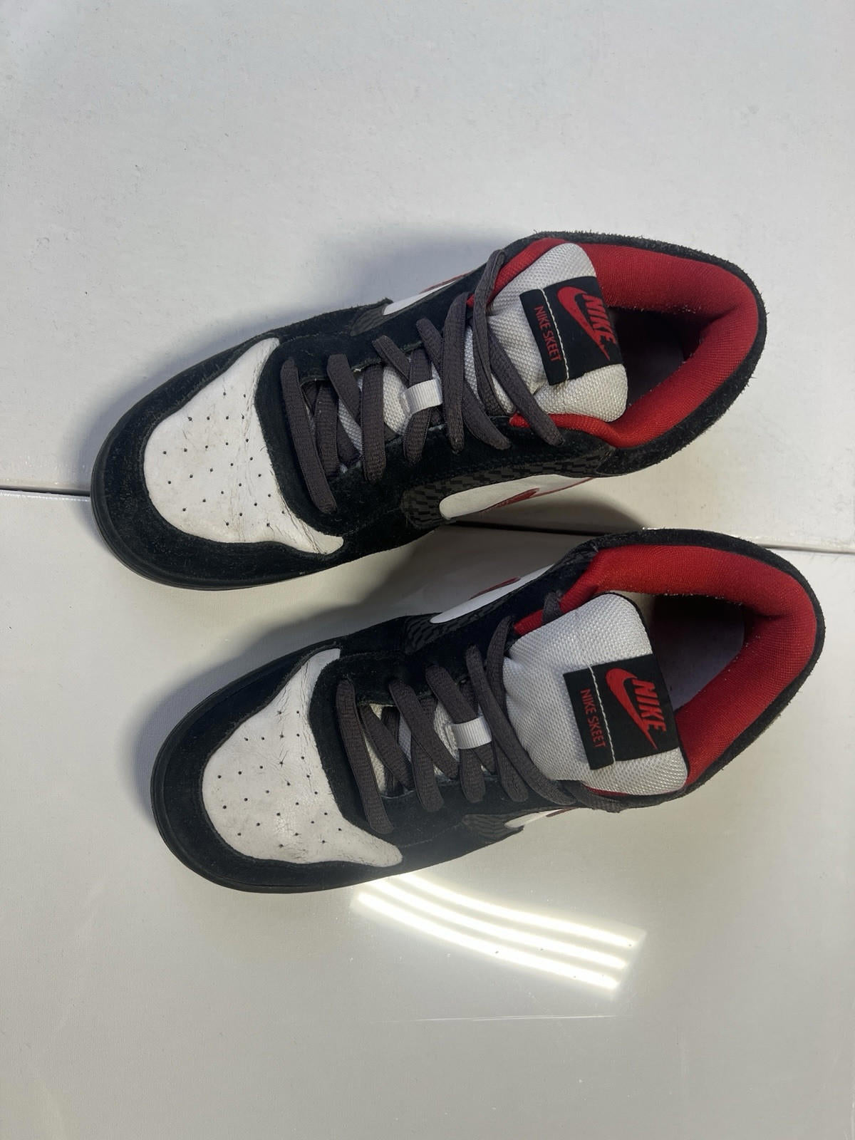 Rare Nike SB Dunk Skeet Low Skateboard Shoes Men's 11 BRED Suede Leather 2008