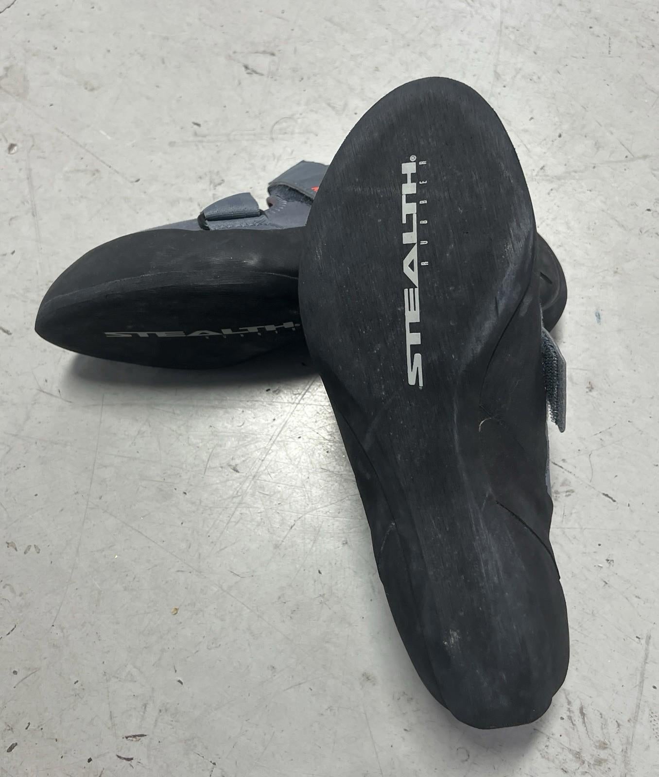 Five Ten Men's Kirigami Rental Carbon/Black/Solar Red Climbing Shoes Size 8