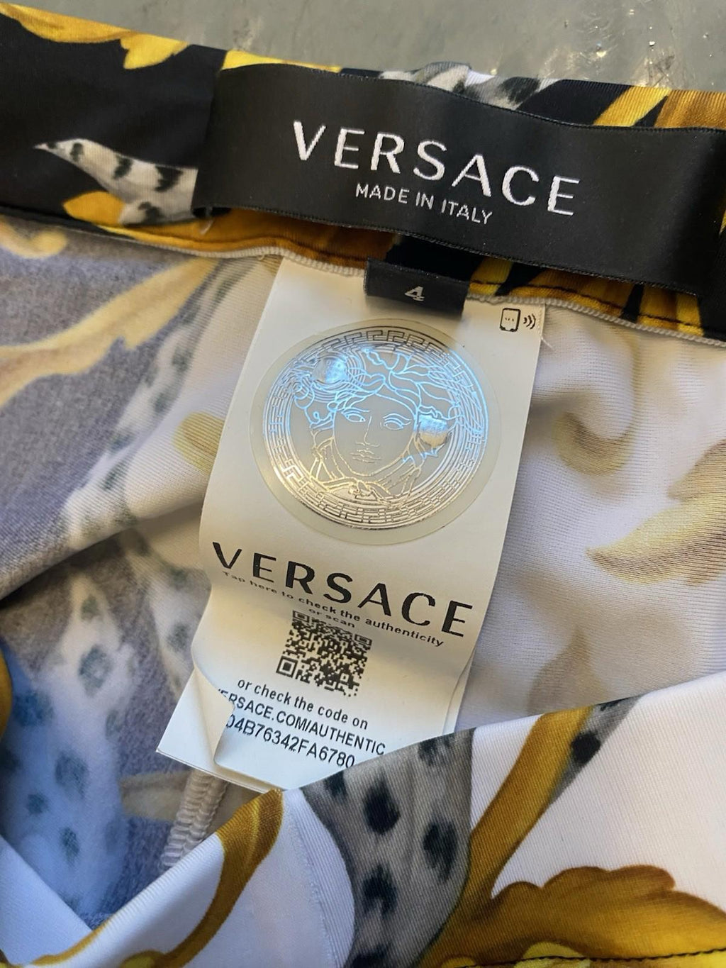 Versace Barocco Acanthus Black Gold Signature Floral Leggings Size 4 Womens