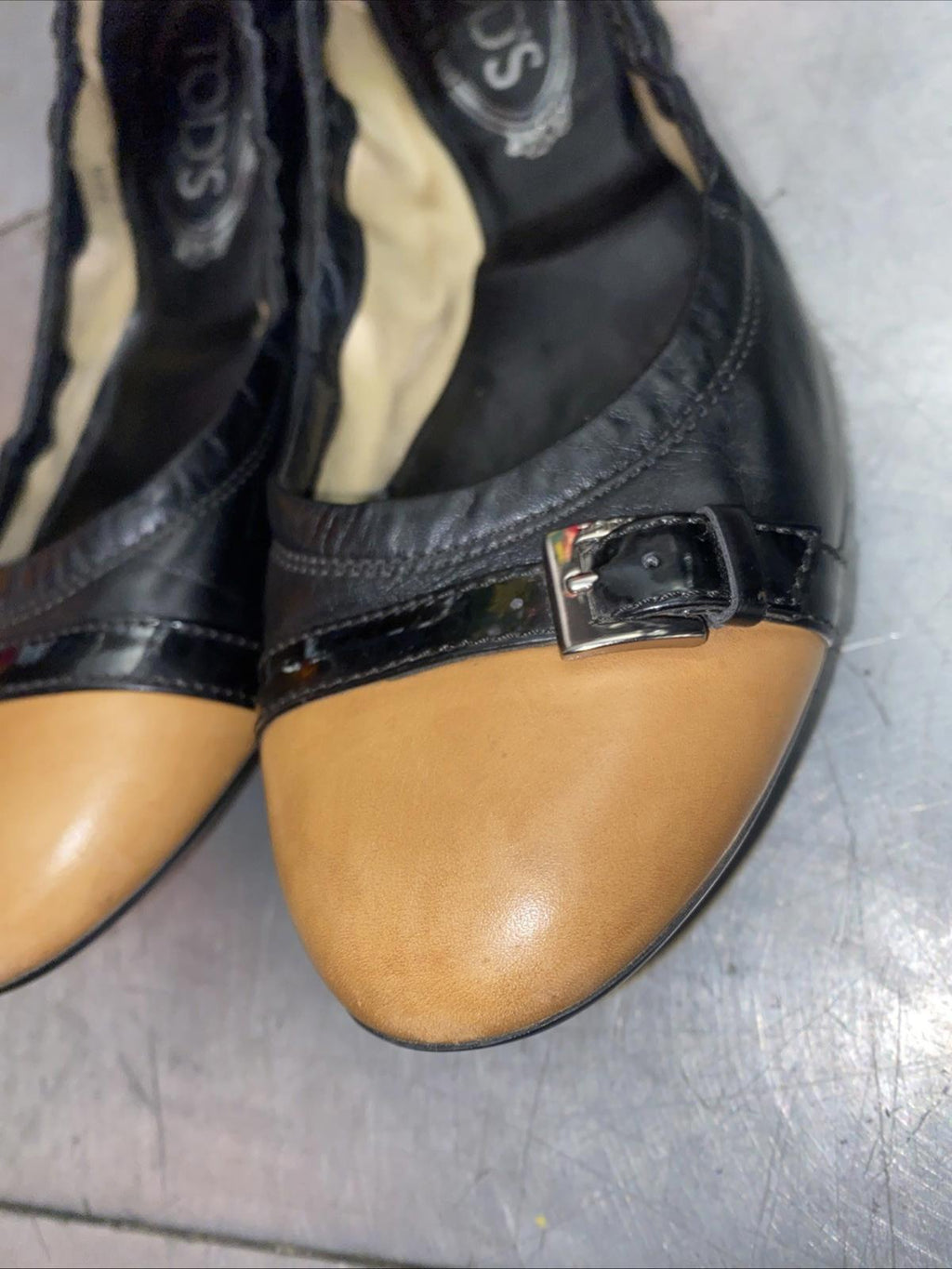 Tods Black & Tan Two Tone Patent Leather Ballet Flats Slip On Size 38.5 Womens