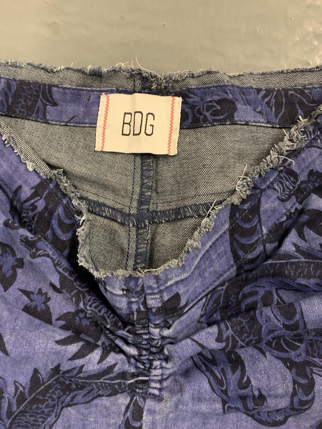 BDG Urban Outfitters Dragon Denim Bell Bottom Jeans Ruched Dipped V Flare Sz 28