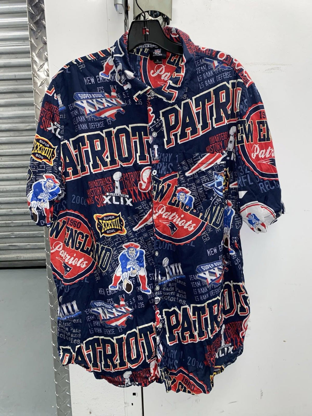Vintage 2004 New England Patriots Superbowl Thematic Button Up Hawaiian Shirt XL