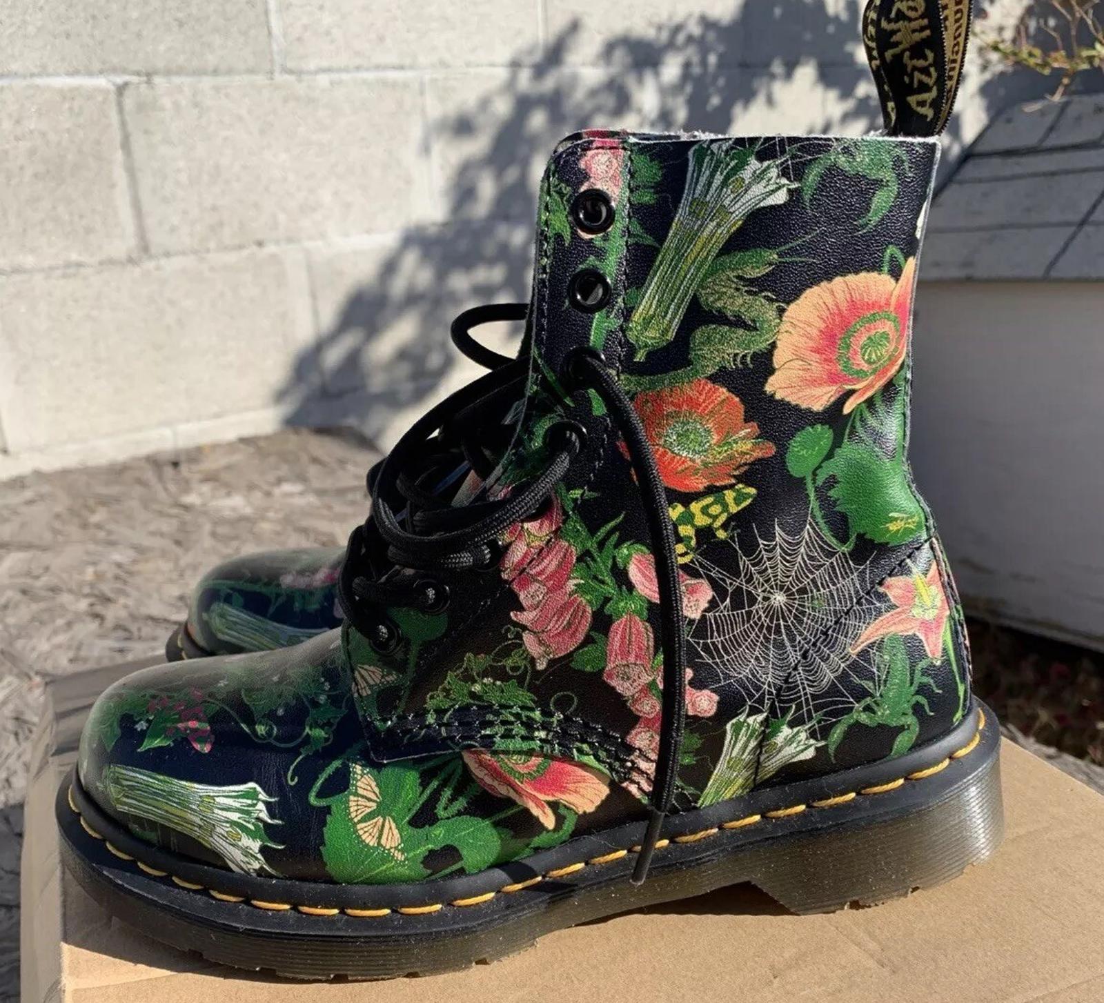 Dr Martens Women’s Size 6 Floral Sinclair Boots New With Box