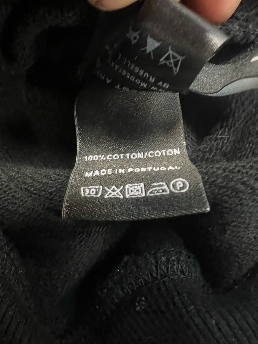 Men’s Hoodie modest Art 88 Size Large jet black retails $185