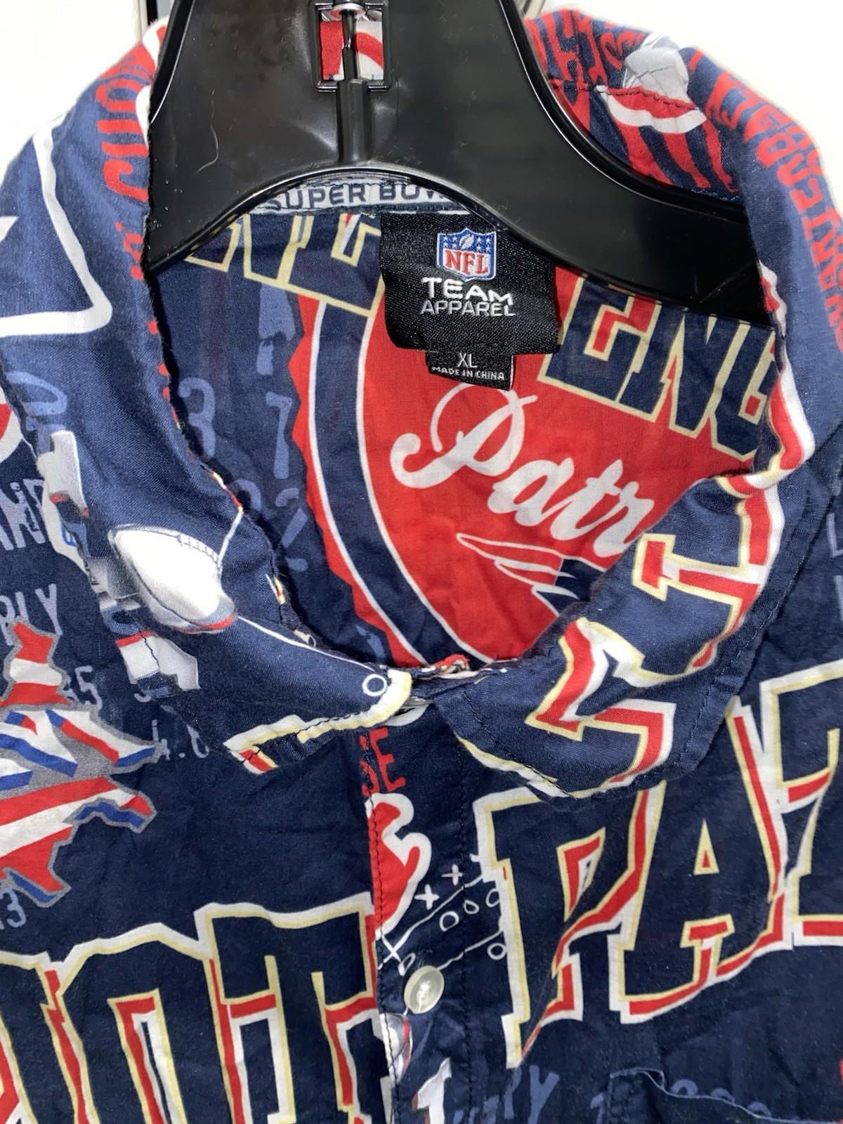 Vintage 2004 New England Patriots Superbowl Thematic Button Up Hawaiian Shirt XL