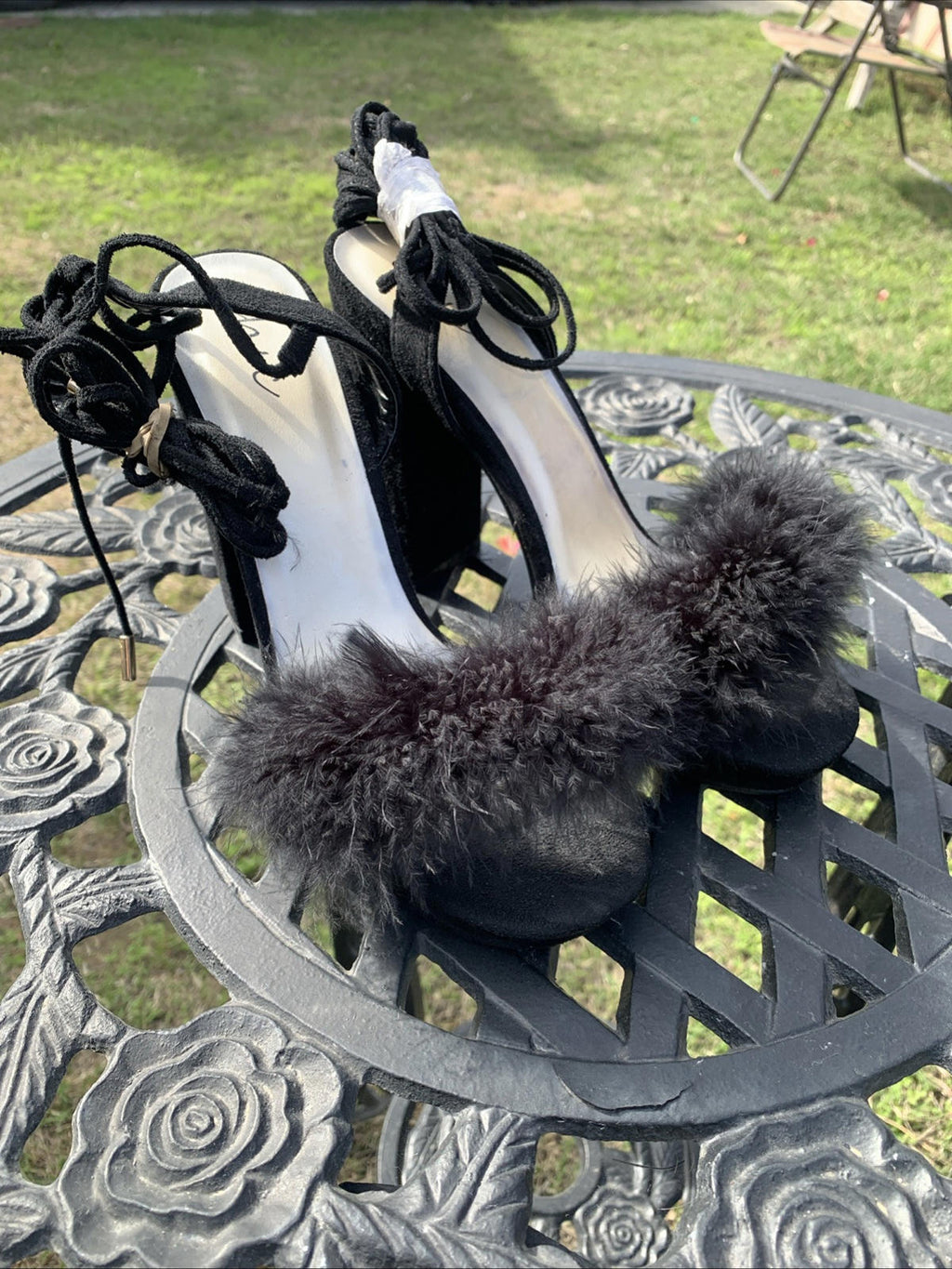 NEW Chic black Feather Open Toe Heels Size 6