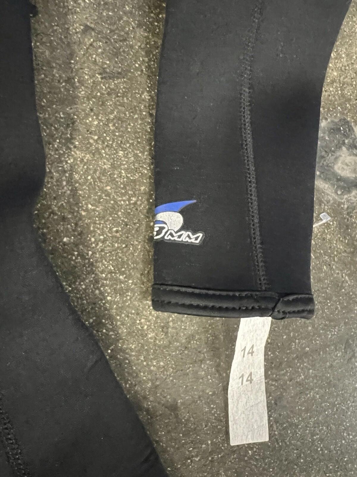 NWT Neosport 3mm size 14 child full wetsuit Or Women’s S