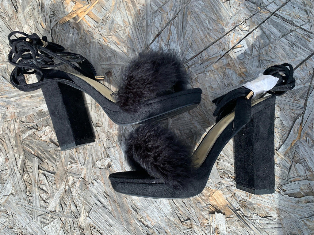 NEW Chic black Feather Open Toe Heels Size 6