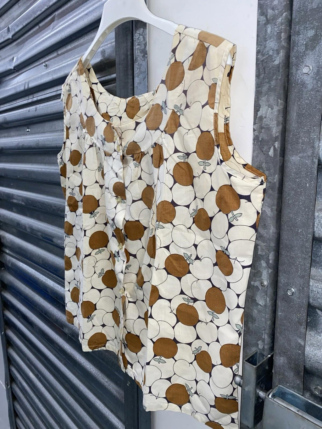 Vintage Handmade 1960s Mod Style Apples sleeveless Blouse Top Shirt L