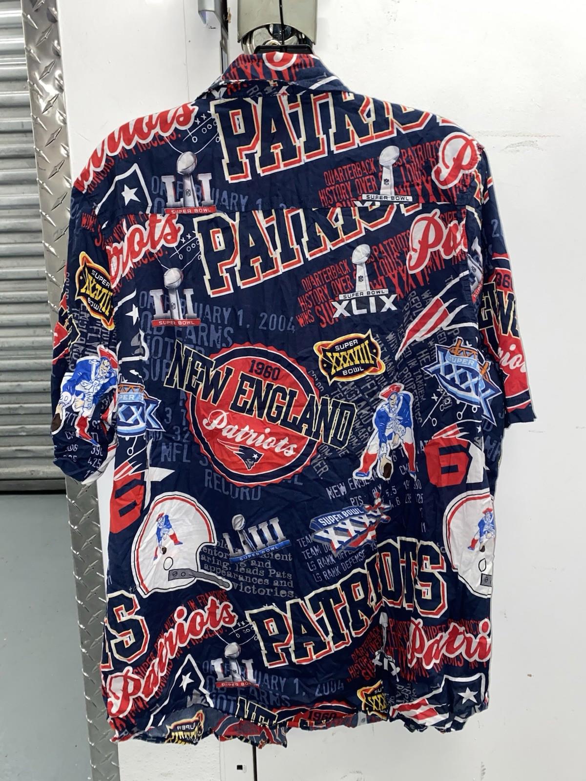 Vintage 2004 New England Patriots Superbowl Thematic Button Up Hawaiian Shirt XL