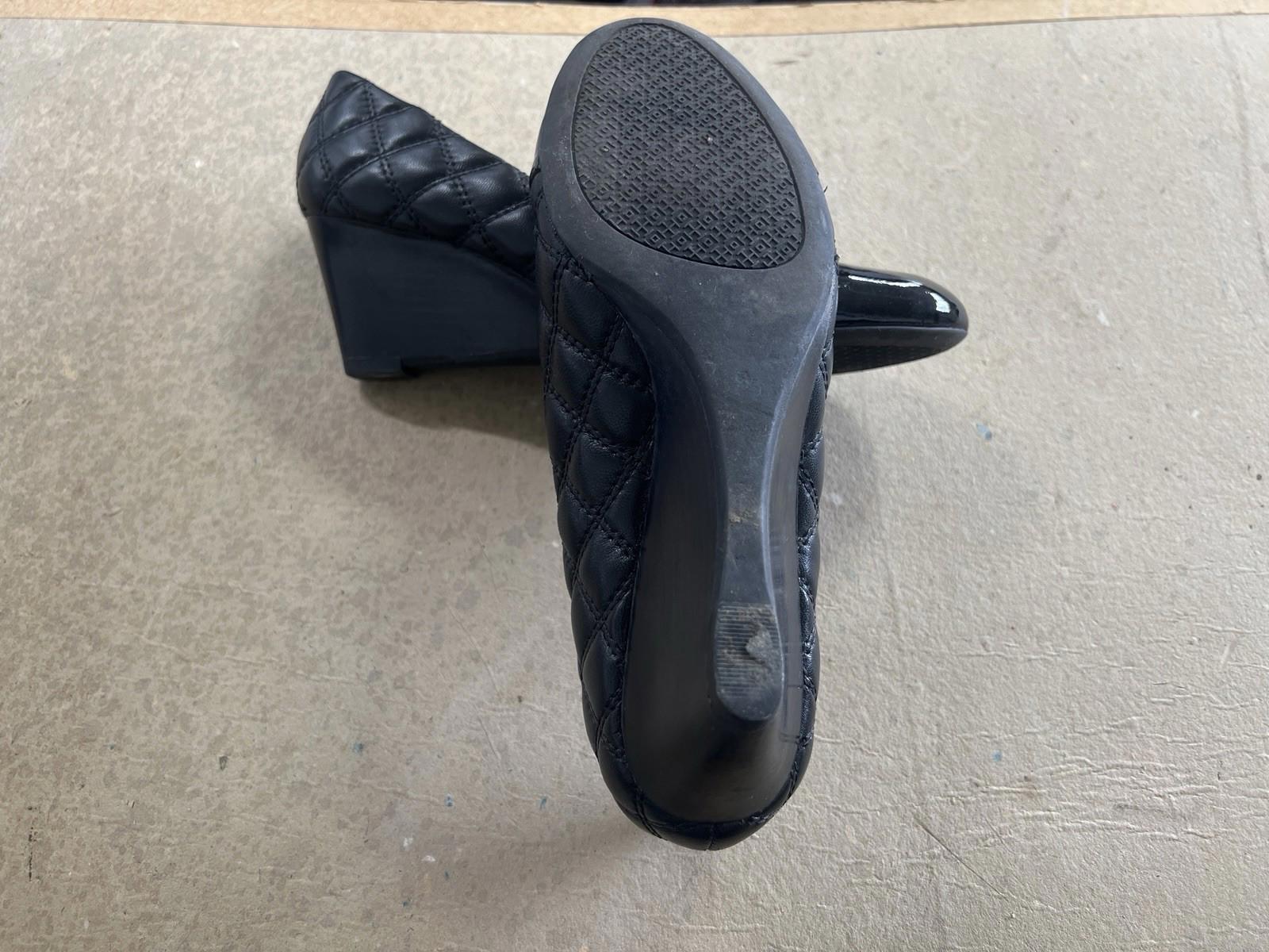 Pre-Owned Tory Burch Black Size 6.5 Wedge Heels